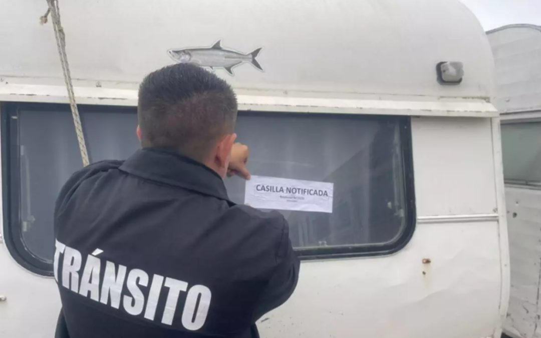 Municipio comenzó a notificar a casillas instaladas en Playa Paraná para ordenar el sector