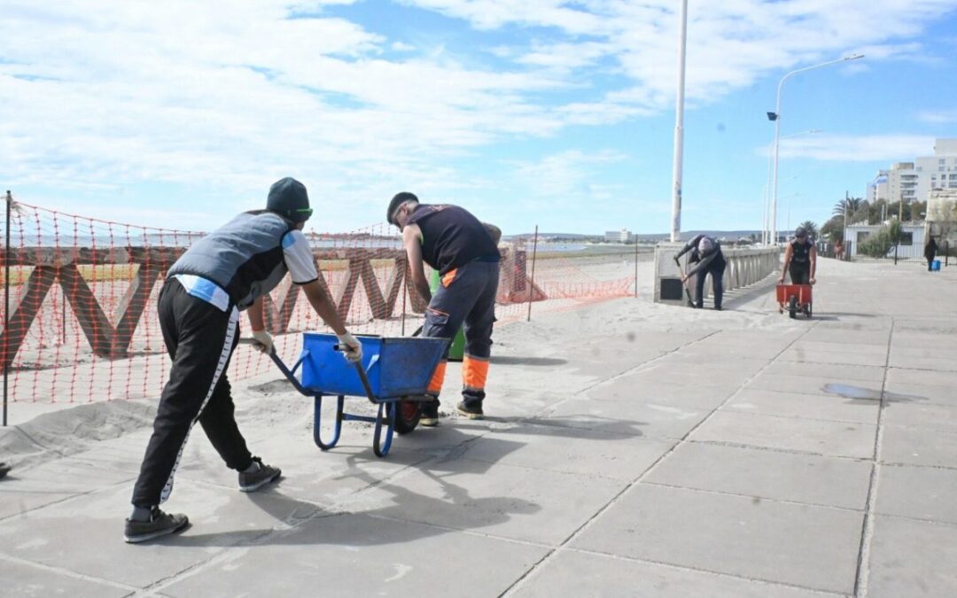 El Municipio de Madryn avanza con obras de reconstrucción del murete costero