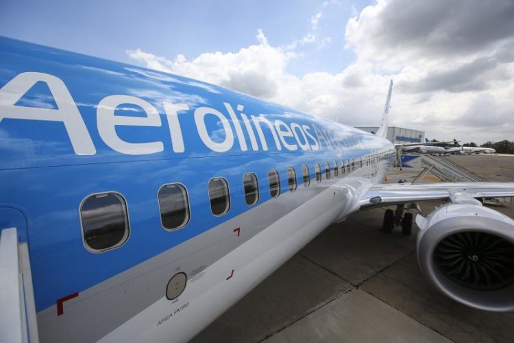 Sastre confirmó que Aerolíneas Argentinas restablece vuelo de domingo en febrero